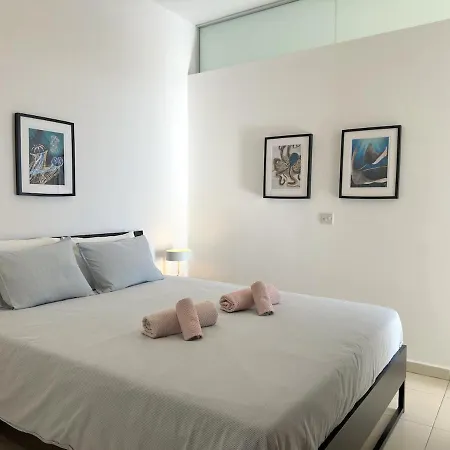 Breathtaking Sea And Marina View Center 2 Bdr Apartament Larnaca