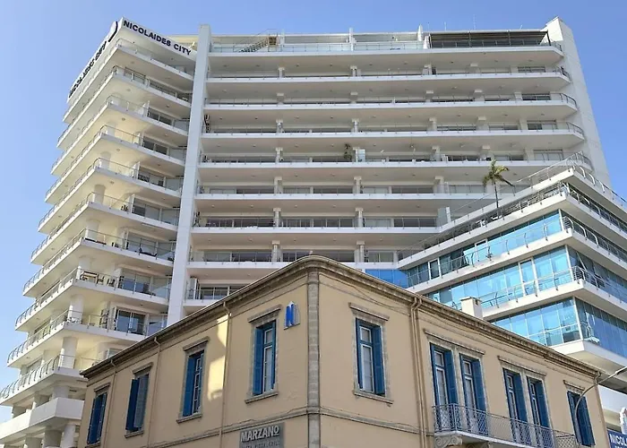 Breathtaking Sea And Marina View Center 2 Bdr * Λάρνακα